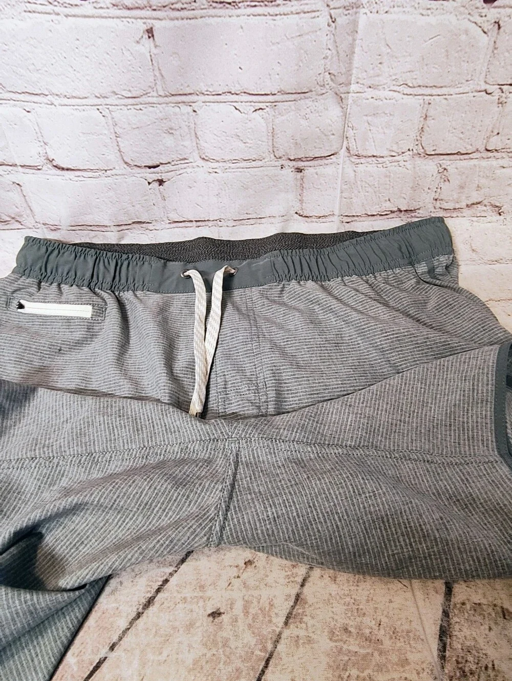 Vuori Mens XXL Banks Short Light Cloud Escape Olive Stripe Performance Running S